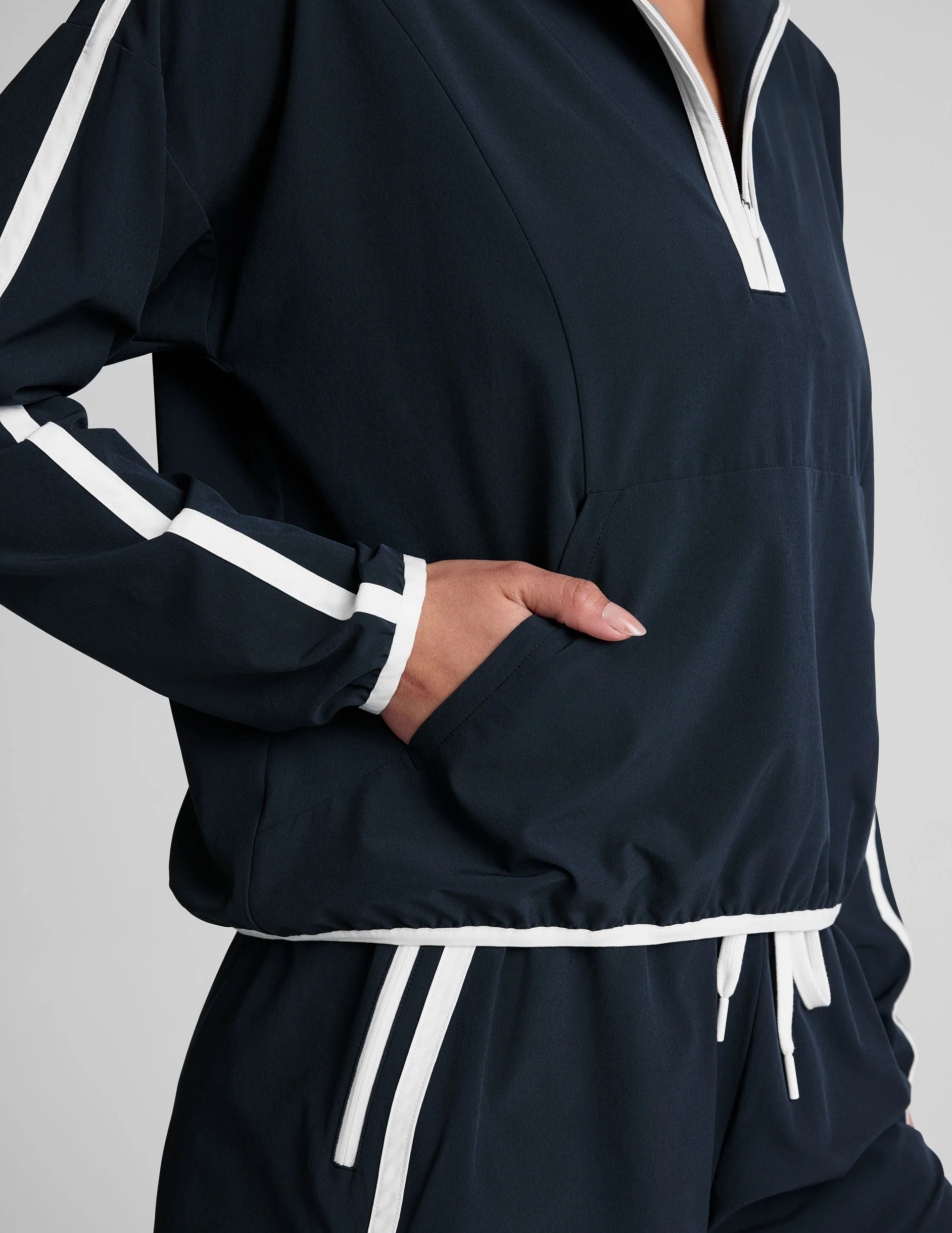 Stretch Woven Course Contrast Half Zip Pullover - Onhollan