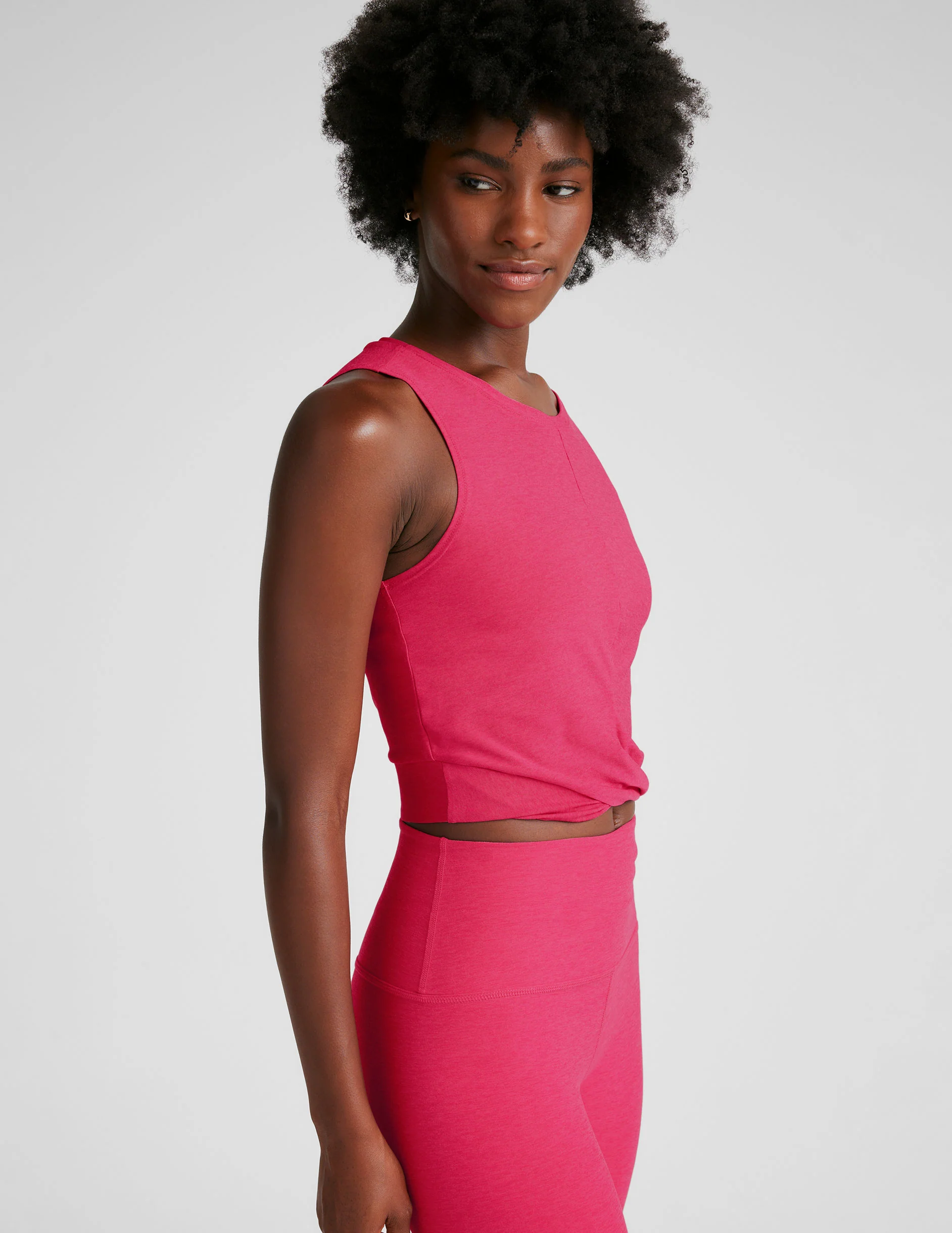 Featherweight Center Stage Cropped Tank - Onhollan