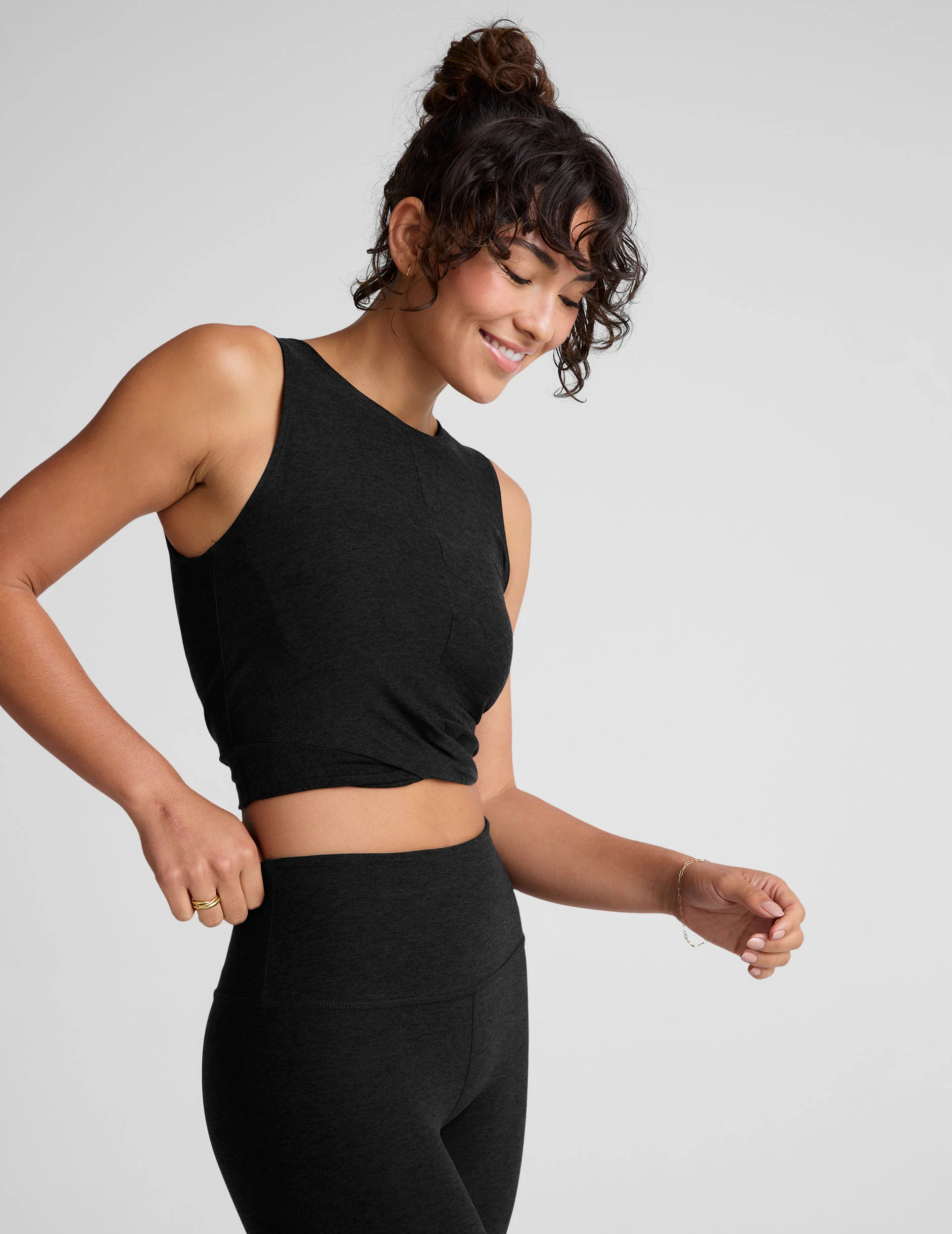 Featherweight Center Stage Cropped Tank - Onhollan