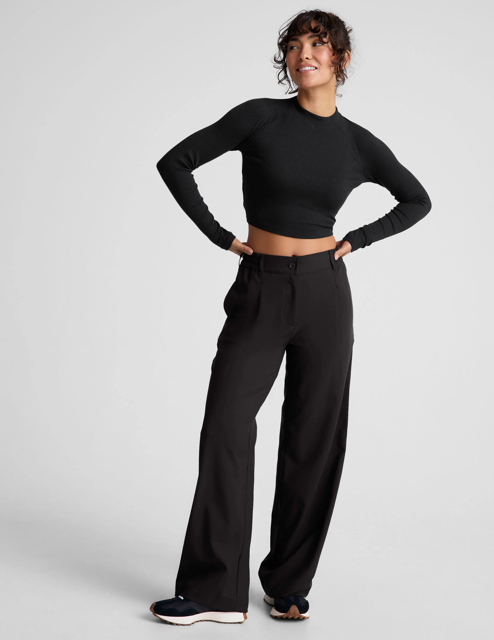 Contours Mock Neck Cropped Top - Onhollan