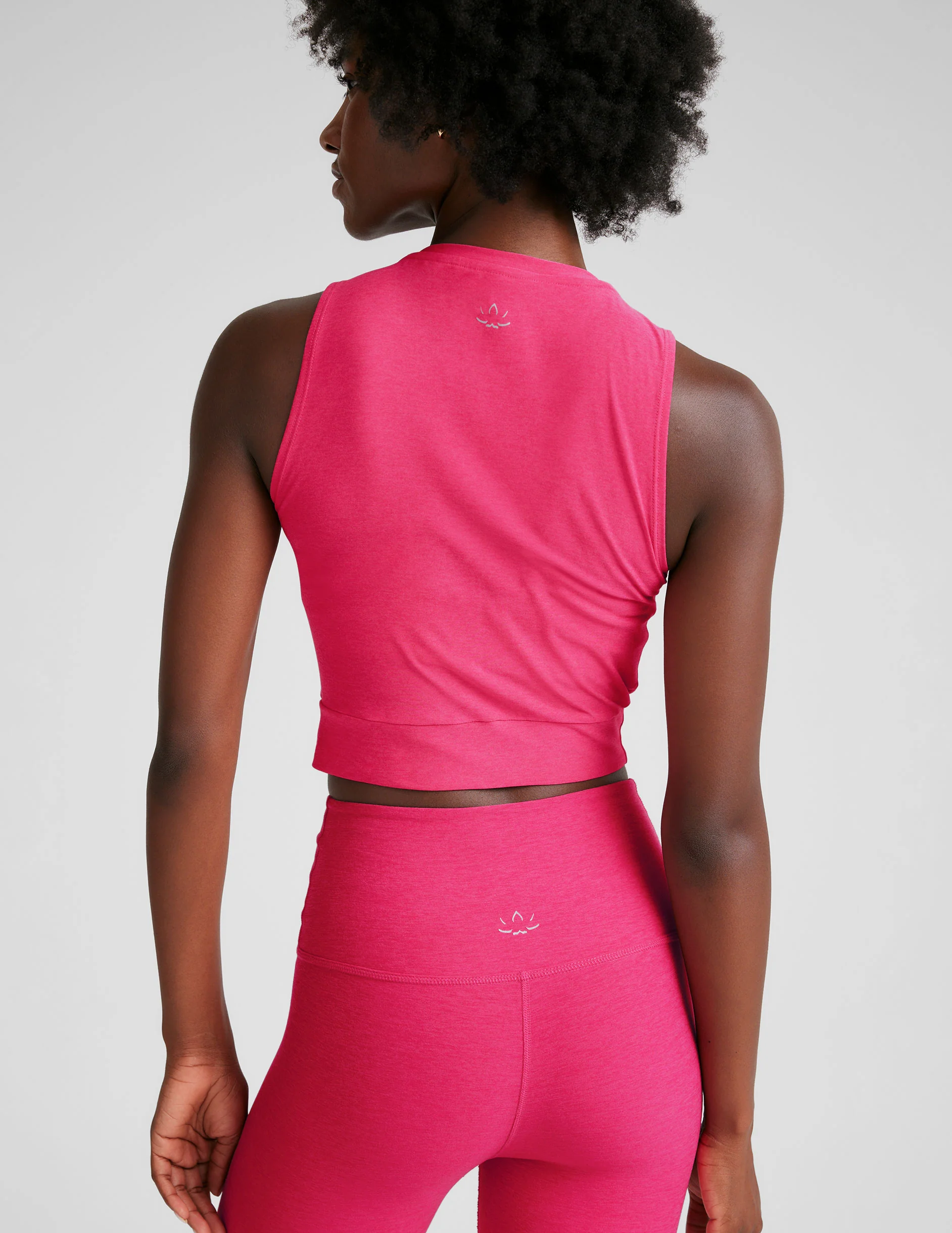 Featherweight Center Stage Cropped Tank - Onhollan