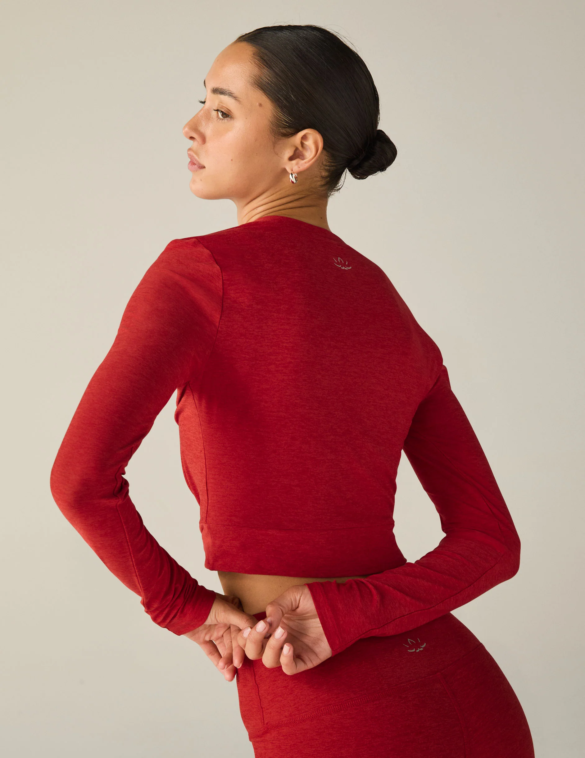 Featherweight Center Stage Cropped Long Sleeve Pullover - Onhollan