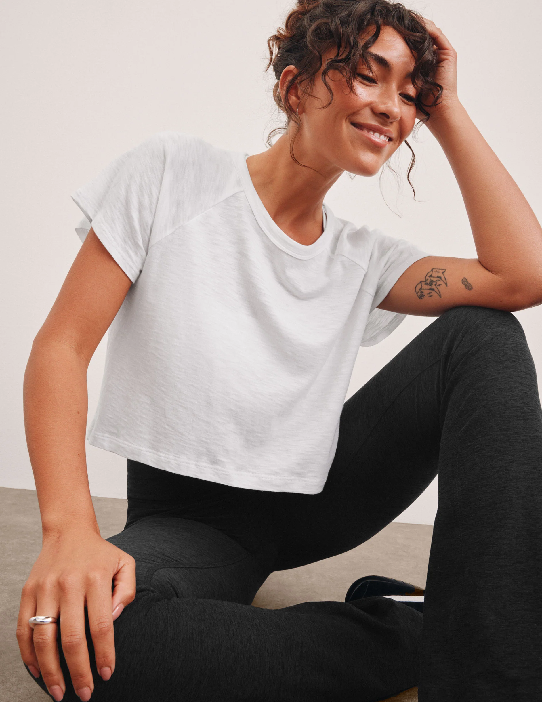 Signature High Low Cropped Tee - Onhollan