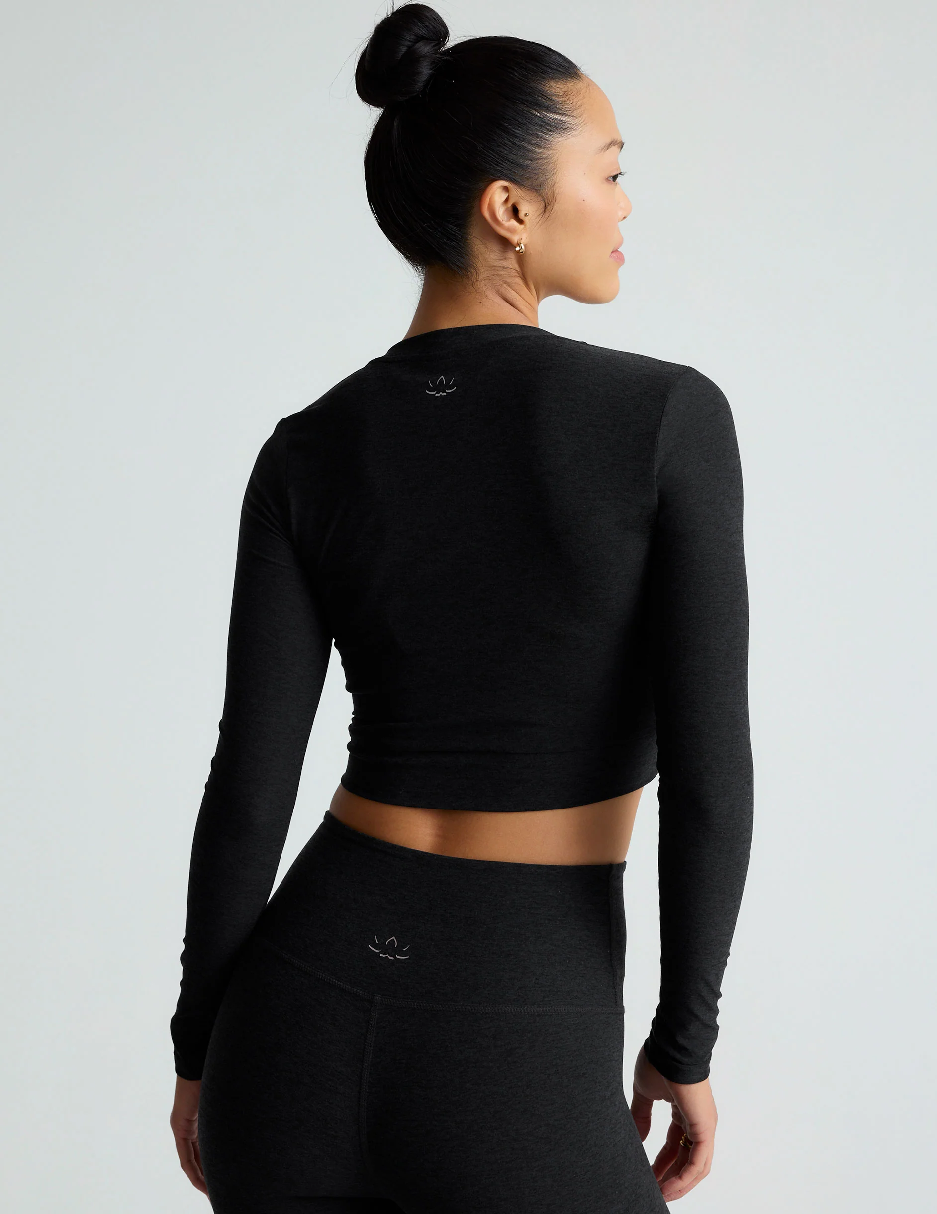 Featherweight Center Stage Cropped Long Sleeve Pullover - Onhollan