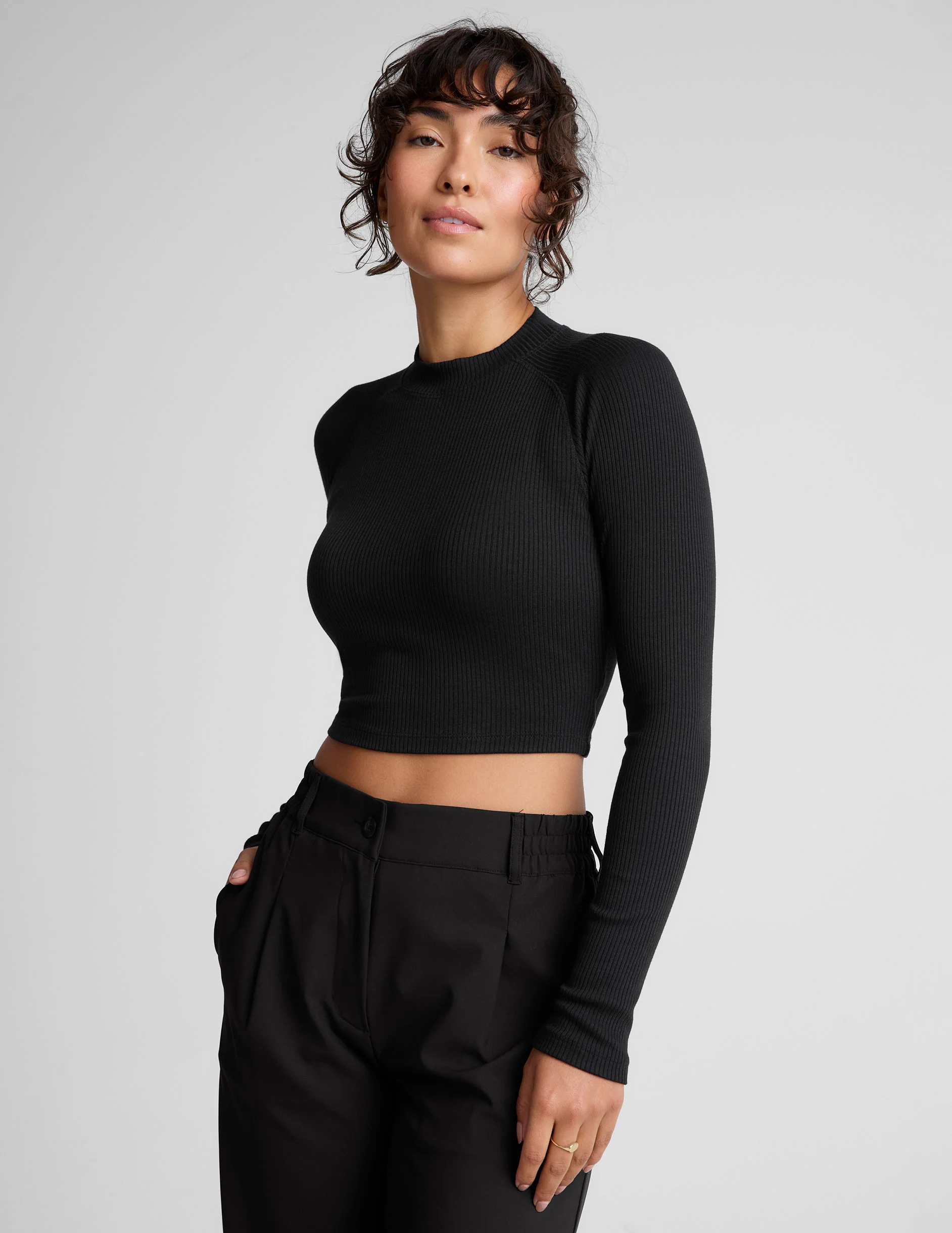 Contours Mock Neck Cropped Top - Onhollan