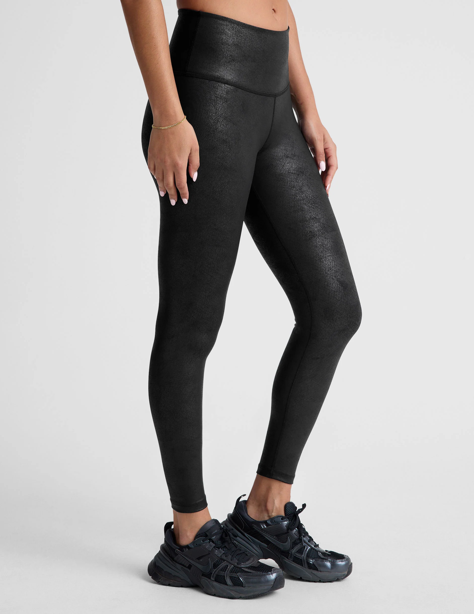 Leatherette High Waisted Midi Legging - Onhollan