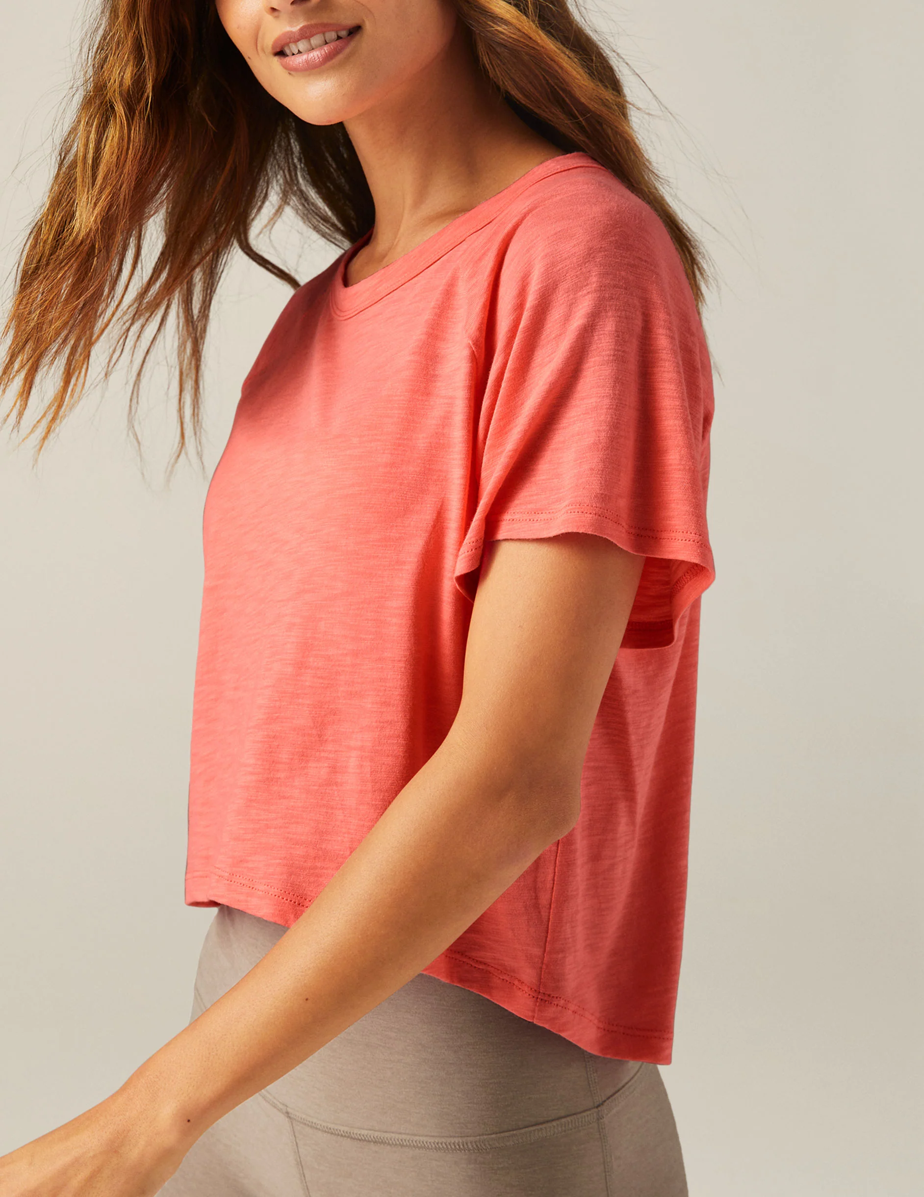 Signature High Low Cropped Tee - Onhollan