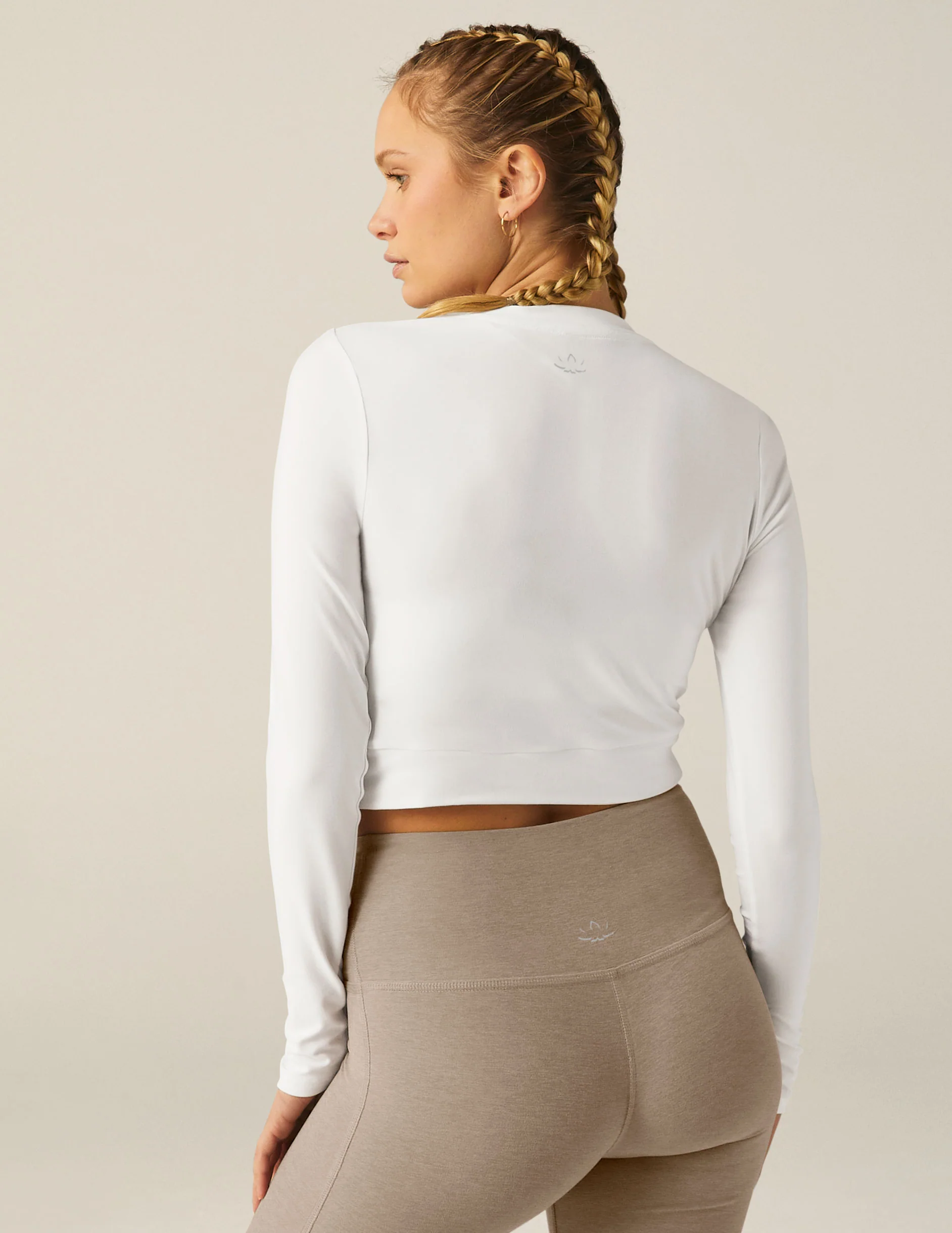 Featherweight Center Stage Cropped Long Sleeve Pullover - Onhollan
