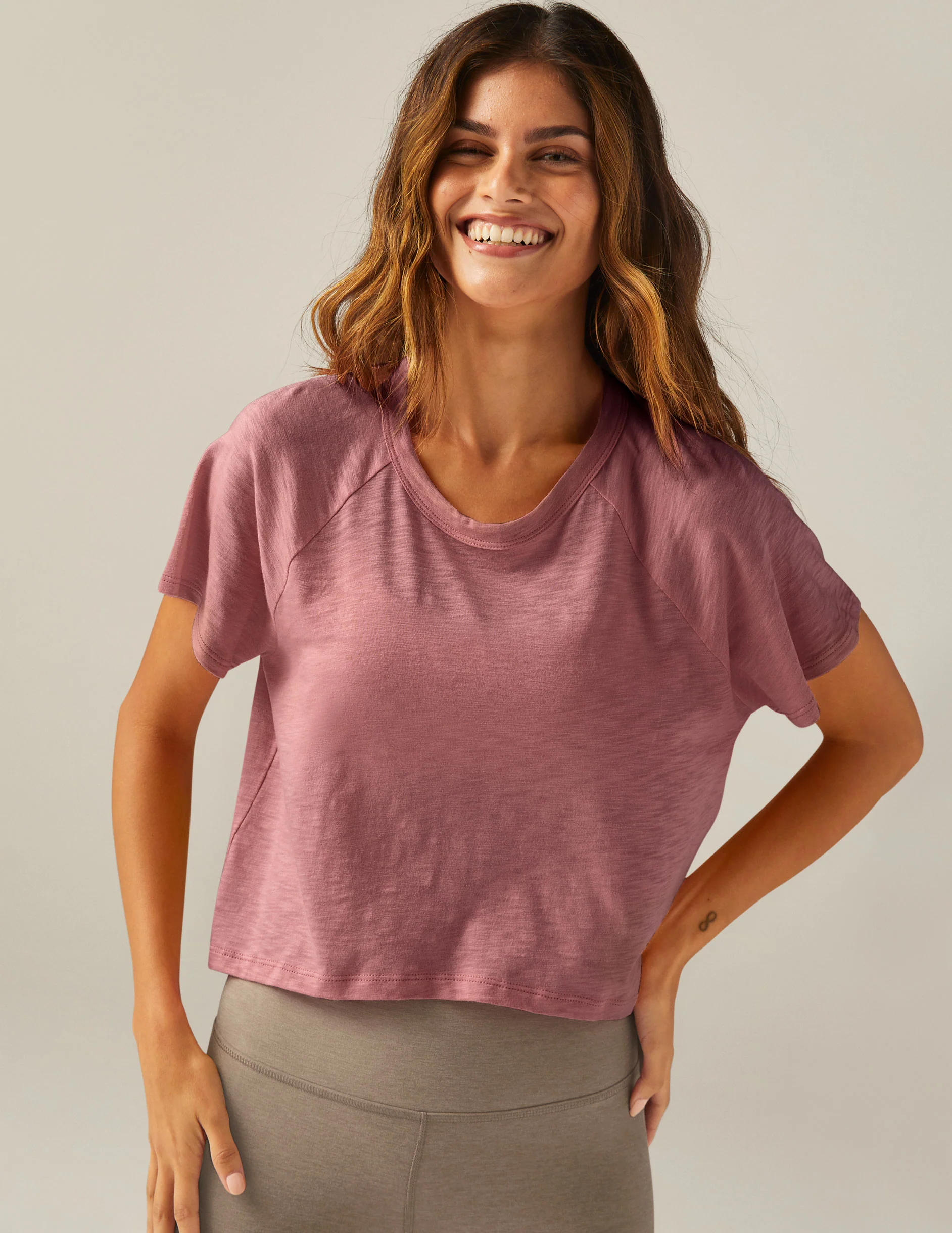 Signature High Low Cropped Tee - Onhollan