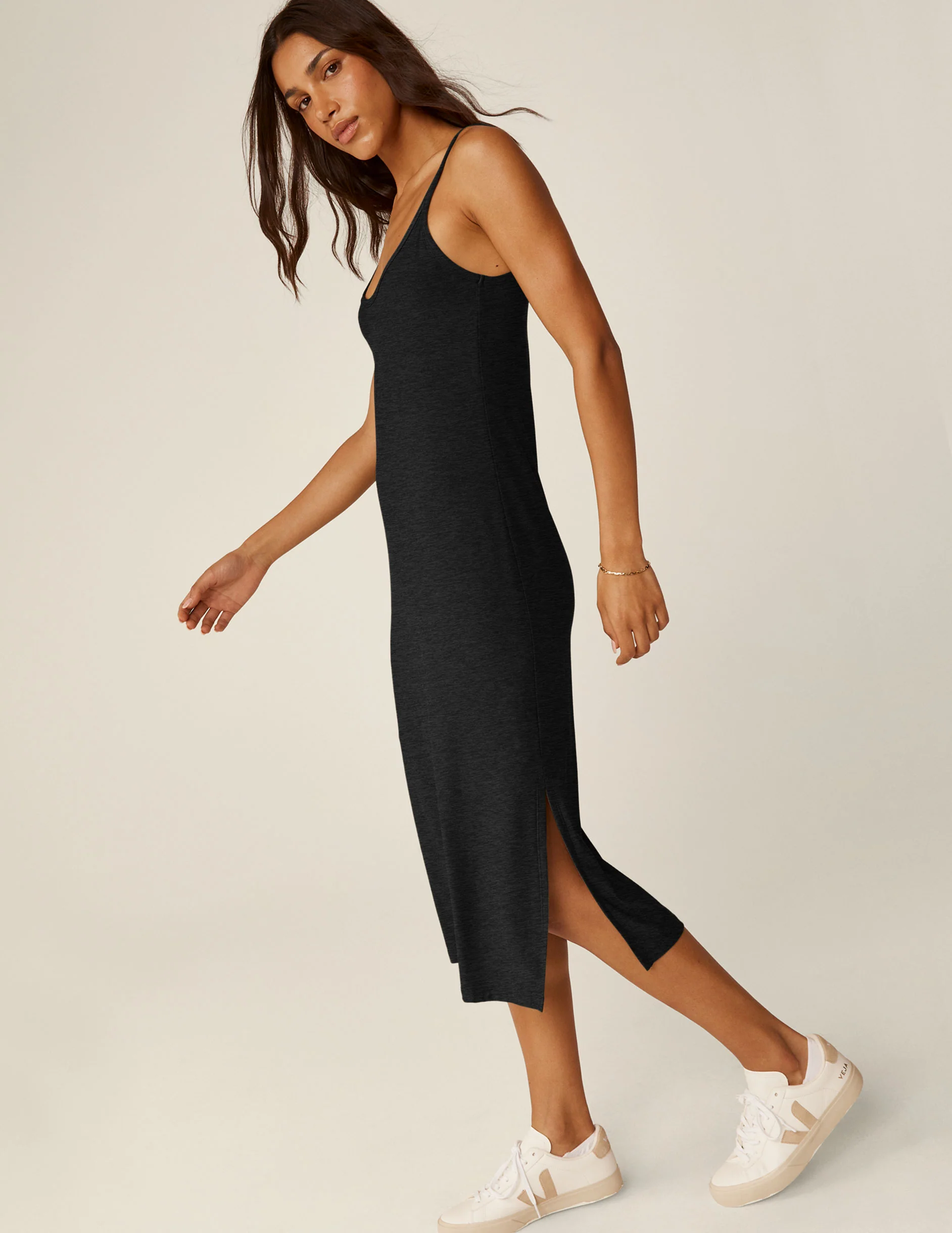 Featherweight Simplicity Dress - Onhollan
